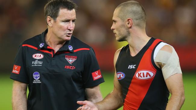 John Worsfold speaks to David Zaharakis during Round 1.