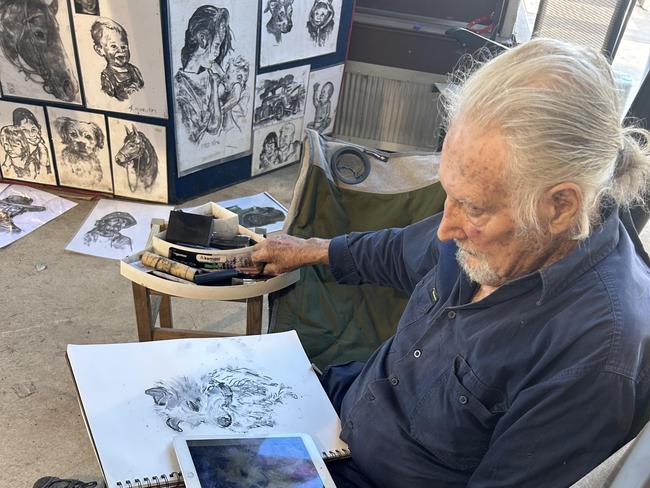 Willy Nelson paints a dog at the Dalby Show