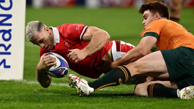 Wales' scrum-half Gareth Davies scores. Photo by Jeff PACHOUD / AFP.