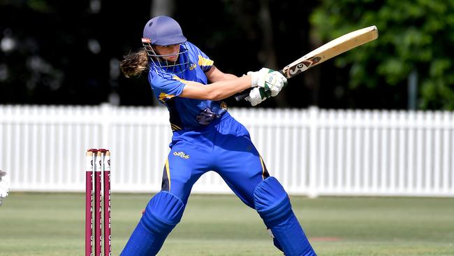 andgate Redcliffe batswoman Mia Croucamp Katherine Raymont Shield women's club cricket between Sandgate Redcliffe and Wests. aturday January 15, 2022. Picture, John Gass