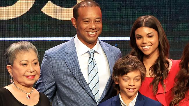 PONTE VEDRA BEACH, FLORIDA - MARCH 09: Tiger Woods, mother Kultida Woods (L), children Sam Alexis Woods and Charlie Axel Woods (C) and Erica Herman (R) pose for a photo prior to his induction at the 2022 World Golf Hall of Fame Induction at the PGA TOUR Global Home on March 09, 2022 in Ponte Vedra Beach, Florida.   Sam Greenwood/Getty Images/AFP == FOR NEWSPAPERS, INTERNET, TELCOS & TELEVISION USE ONLY ==