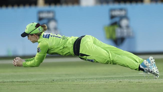 Thunder's Rachael Haynes dives to take a catch to dismiss Stars' Nat Sciver off Samantha Bates. Picture. Phil Hillyard