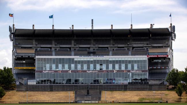 MELBOURNE, JANUARY 17, 2023: It is believed the wrong chemicals have gotten onto the field at Waverley Park and it's caused Hawthorn to shift their training. Picture: Mark Stewart