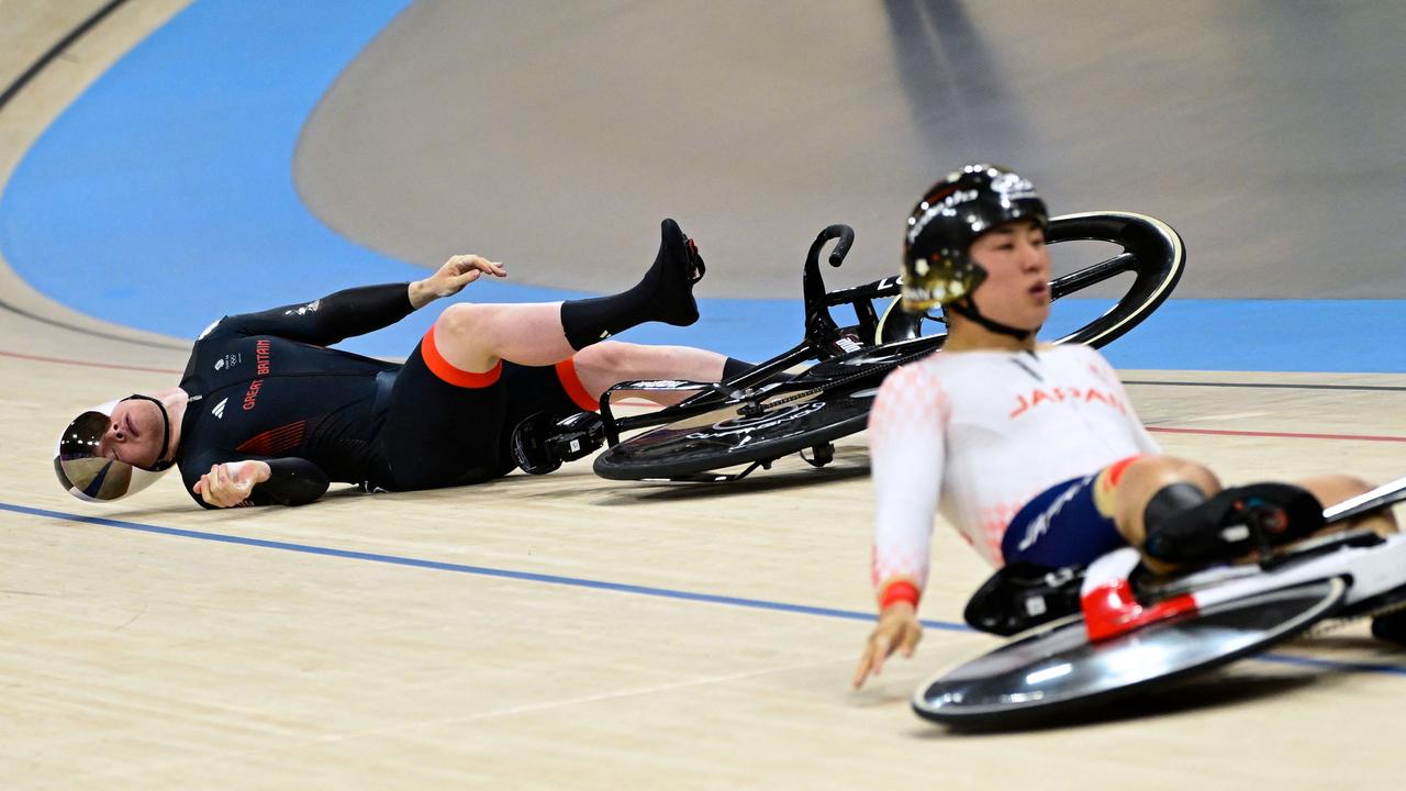 The last lap carnage. Photo by John MACDOUGALL / AFP.