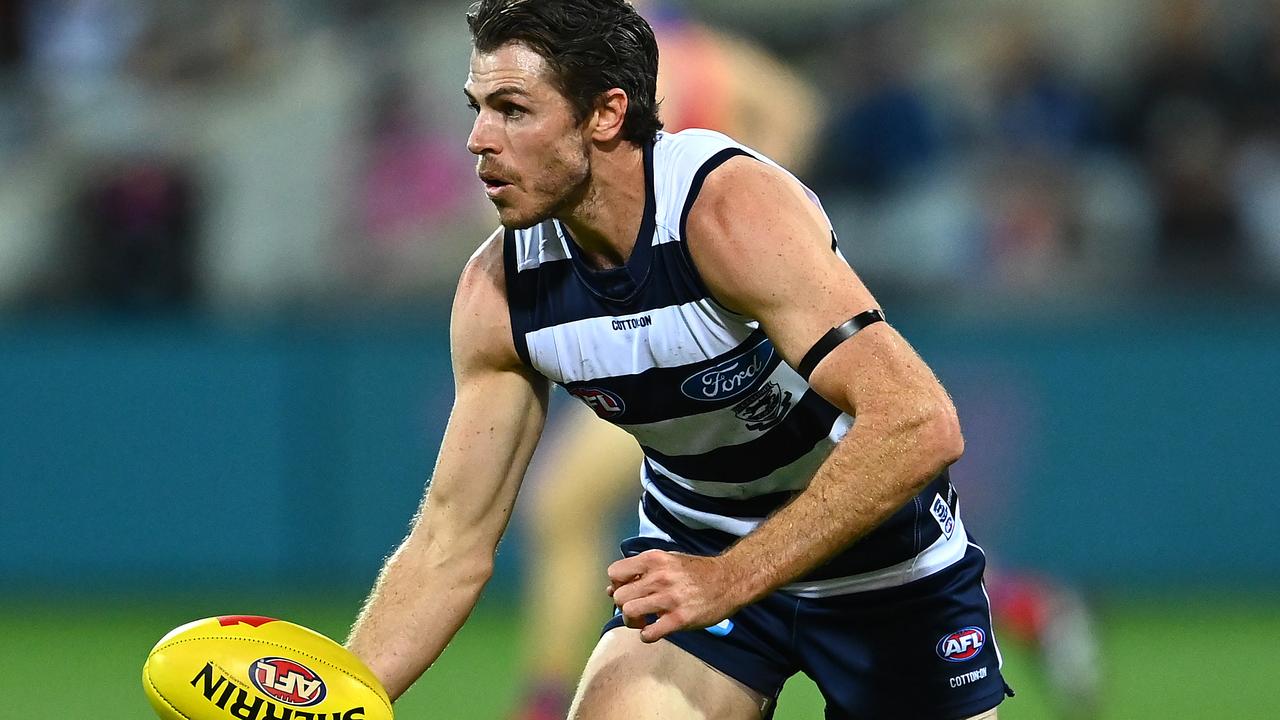 Isaac Smith looks “odd” in his new Geelong colours (Photo by Quinn Rooney/Getty Images)