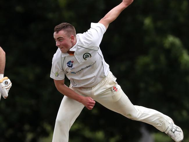 Hayden Rayner sends one down. Picture: Mark Dadswell/AAP