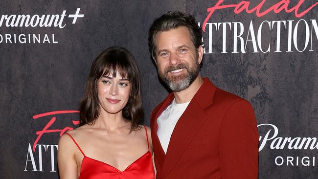 Joshua Jackson and Lizzy Caplan at the premiere of Fatal Attraction. Picture: Phillip Faraone/Getty Images