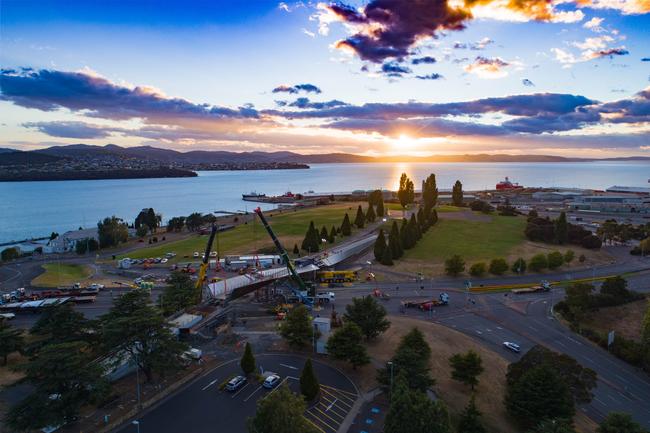 Cranes lift the final span on the Bridge of Remembrance into place at the Hobart Cenotaph. Picture: CRAIG GARTH