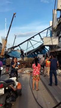 Motorists capture horrific Thailand bridge collapse