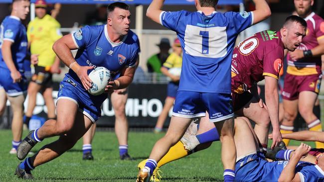 Captain Nathan Ford takes a burst for Gerringong Lions. Picture: Steve Montgomery Sports Photography