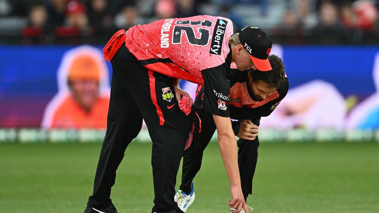 Renegades players point to the pitch. Picture: Quinn Rooney/Getty Images