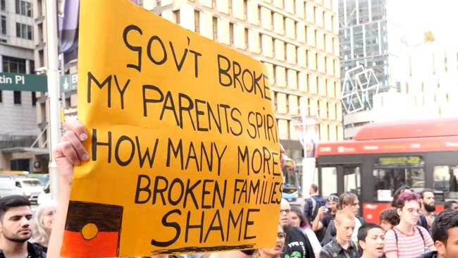 Survivors of the Stolen Generation will be given a $100,000 payment and a personal apology by the Victorian government.