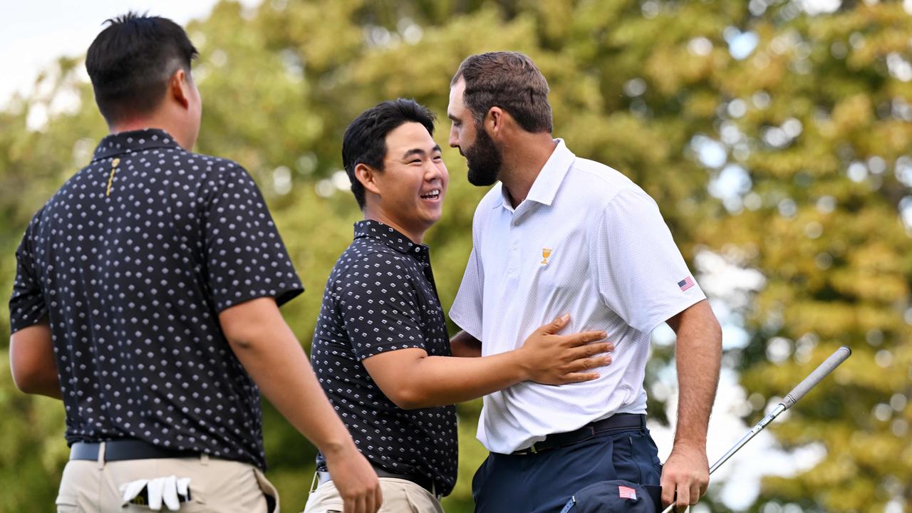 MONTREAL, QUEBEC - SEPTEMBER 26: Tom Kim of South Korea and the International Team and Scottie Scheffler of the U.S. Team shake hands after Scheffler and Russell Henley defeated Kim and Sungjae Im 3&amp;2 during Thursday's Four-ball matches on day one of the 2024 Presidents Cup at The Royal Montreal Golf Club on September 26, 2024 in Montreal, Quebec, Canada. Minas Panagiotakis/Getty Images/AFP (Photo by Minas Panagiotakis / GETTY IMAGES NORTH AMERICA / Getty Images via AFP)