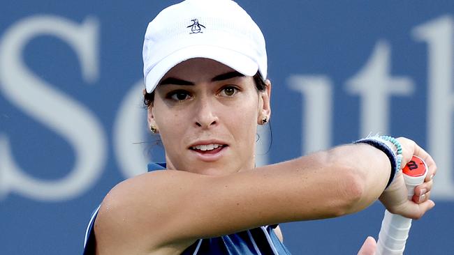 MASON, OHIO - AUGUST 18: Ajla Tomljanovic of Australia returns a shot to Veronika Kudermetova of Russia during the Western & Southern Open at Lindner Family Tennis Center on August 18, 2022 in Mason, Ohio. (Photo by Matthew Stockman/Getty Images)