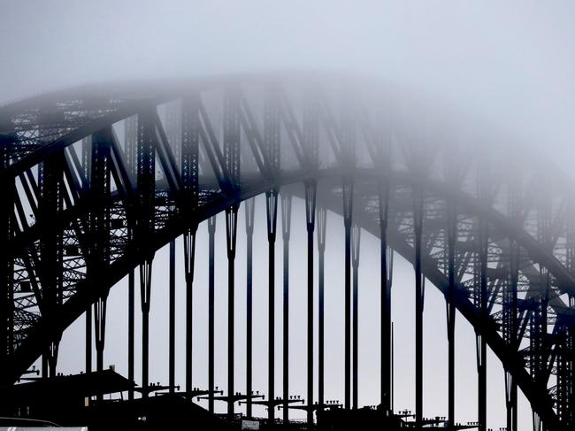 SYDNEY, AUSTRALIA - NCA NewsWire Photos - 05 JULY, 2023: The Sydney Harbour Bridge is pictured as blanket of fog rolls over Sydney on Wednesday morning, ahead of a big snow dump due to hit the Alpine regions later this week.. Picture: NCA NewsWire / Nicholas Eagar