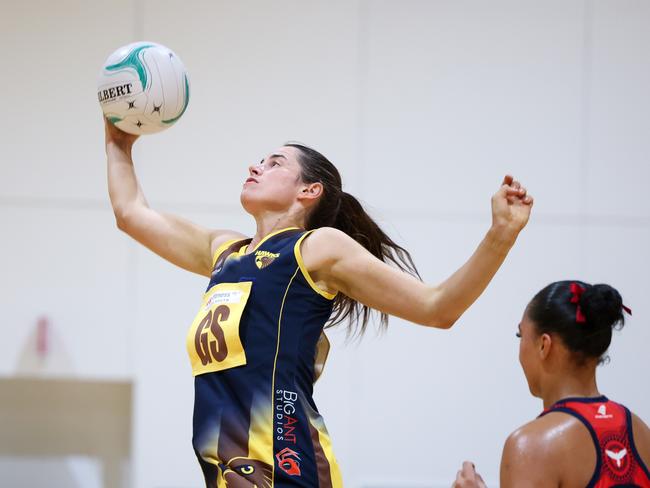 Ashlea Mawer in action for Hawks during Round 1 of the 2025 Victorian Netball League season. Picture: Grant Treeby/Netball Victoria