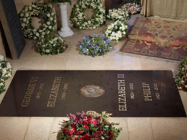 A Buckingham Palace handout image released on September 24, 2022, shows of the ledger stone at the King George VI Memorial Chapel, St George's Chapel, Windsor Castle. - An inscribed stone slab marking the death of Queen Elizabeth II has been laid in the Windsor Castle chapel where her coffin was interred, Buckingham Palace said Saturday. (Photo by ROYAL COLLECTION TRUST / AFP) / RESTRICTED TO EDITORIAL USE - MANDATORY CREDIT 