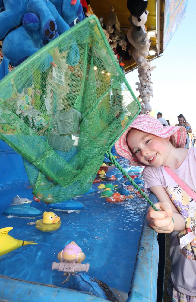 Huge crowds for the first day of the Gold Coast Show. Charlotte Knill, 7 trying to catch a prize. Picture: Glenn Hampson