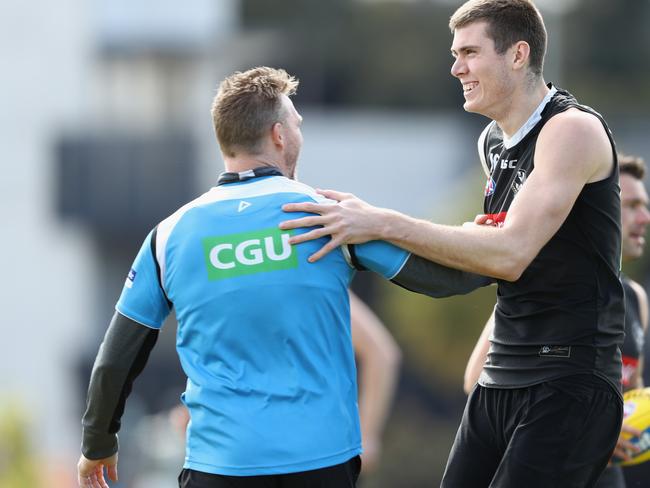 Magpies head coach Nathan Buckley speaks with Mason Cox