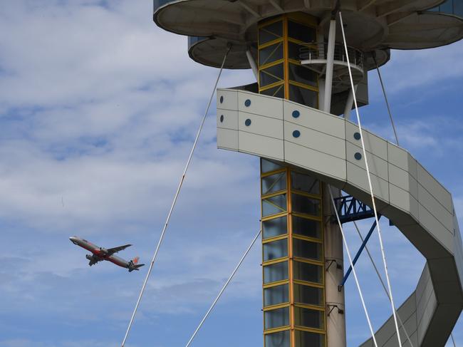 The control tower at Sydney Airport is seen as a plane takes off in Sydney, Friday, March 29, 2019. Flights are slowly resuming after Sydney Airport's air traffic control tower was evacuated after smoke was detected inside. (AAP Image/Peter Rae) NO ARCHIVING