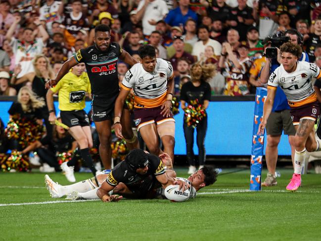 Stephen Crichton scores in the 68th minute. Picture: NRL Images