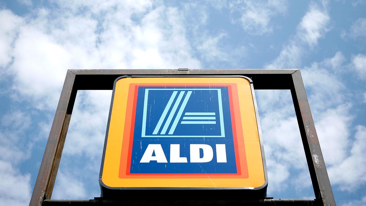 Brisbane residents have suggested avoiding Woolworths and Coles altogether and heading to Aldi and Fresh &amp; Save for their weekly grocery shop. Picture: AFP / Getty Images by Alex Wong