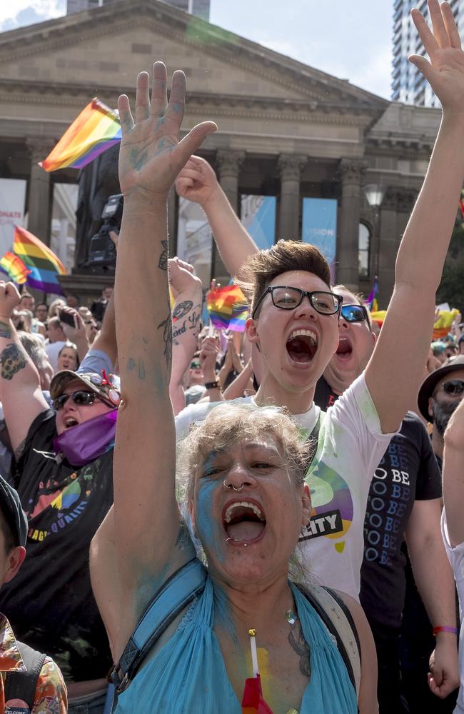 The crowd reacts as the Yes vote is announced. AAP Image/Luis Enrique Ascu