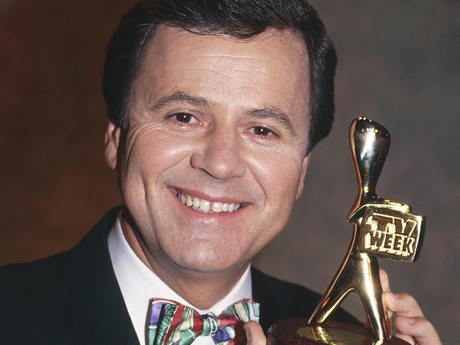 MUST CREDIT TV WEEK TV presenter Ray Martin at 1993 Logie Awards.