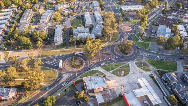 Melburnians are often baffled by huge, confusing intersections, like Five Ways at Hull Rd in Mooroolbark. Picture: Jake Nowakowski