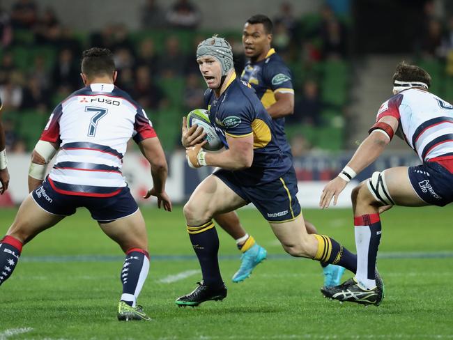 MELBOURNE, AUSTRALIA - MAY 13: David Pocock of the Brumbies runs with the ball during the round 12 Super Rugby match between the Rebels and the Brumbies at AAMI Park on May 13, 2016 in Melbourne, Australia. (Photo by Robert Cianflone/Getty Images)