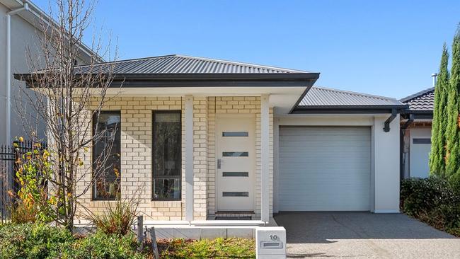 In Point Cook, you can now buy 10 Whitestone Rd for just $530,000-$580,000.