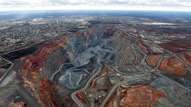 Kalgoorlie’s “super pit” gold mine in is now wholly Australian-owned for the first time. Picture: Bloomberg.