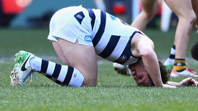 MELBOURNE, AUSTRALIA - JULY 15: Patrick Dangerfield of the Cats lays on the ground injured during the round 17 AFL match between the Geelong Cats and the Hawthorn Hawks at Melbourne Cricket Ground on July 15, 2017 in Melbourne, Australia. (Photo by Quinn Rooney/Getty Images)