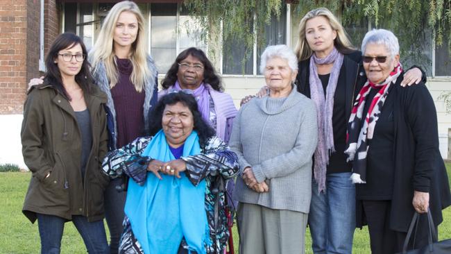 Members of the Stolen Generation with Renae Ayris, Nicki Wendt and Natalie Imbruglia. (Pic: Lisa Tomasetti/SBS)