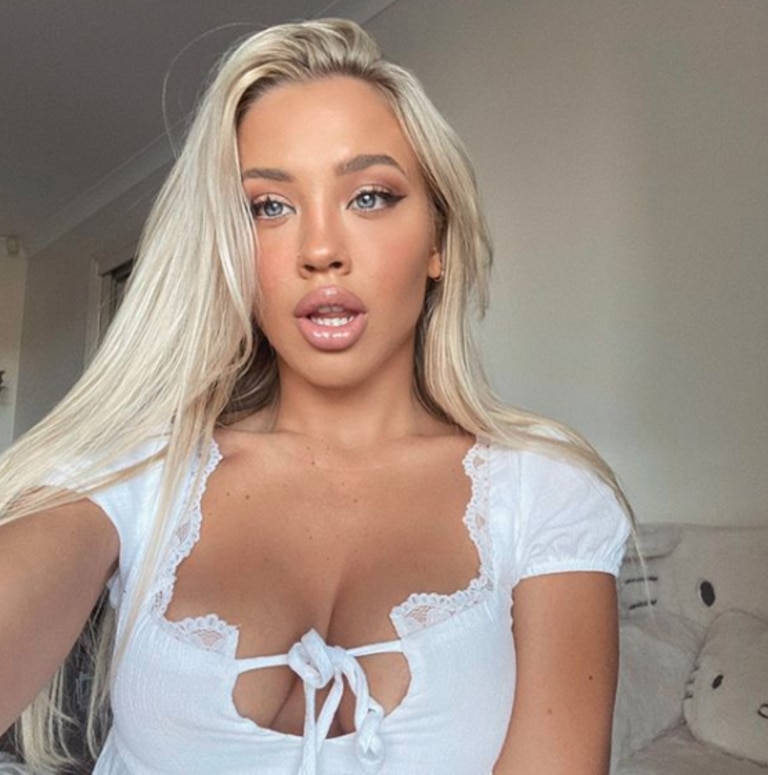Tammy Hembrow flashes serious underboob in a TINY crop top