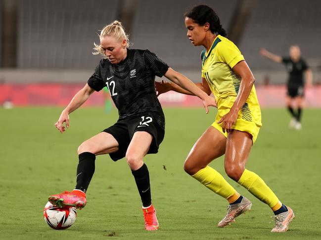 New Zealand’s Betsy Hassett and Australia’s Mary Fowler. (Photo by Dan Mullan/Getty Images)