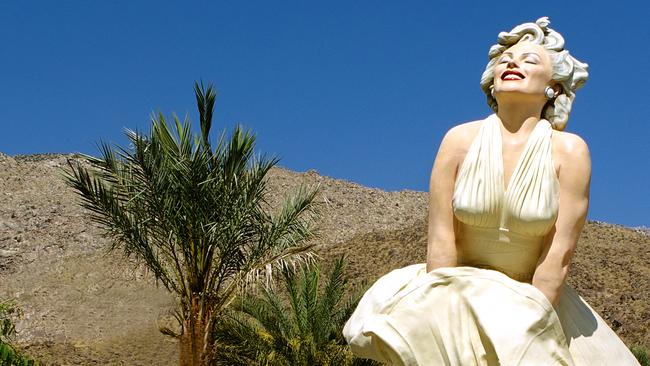 Marylin Monroe immortalised in a statue at Palm Springs.