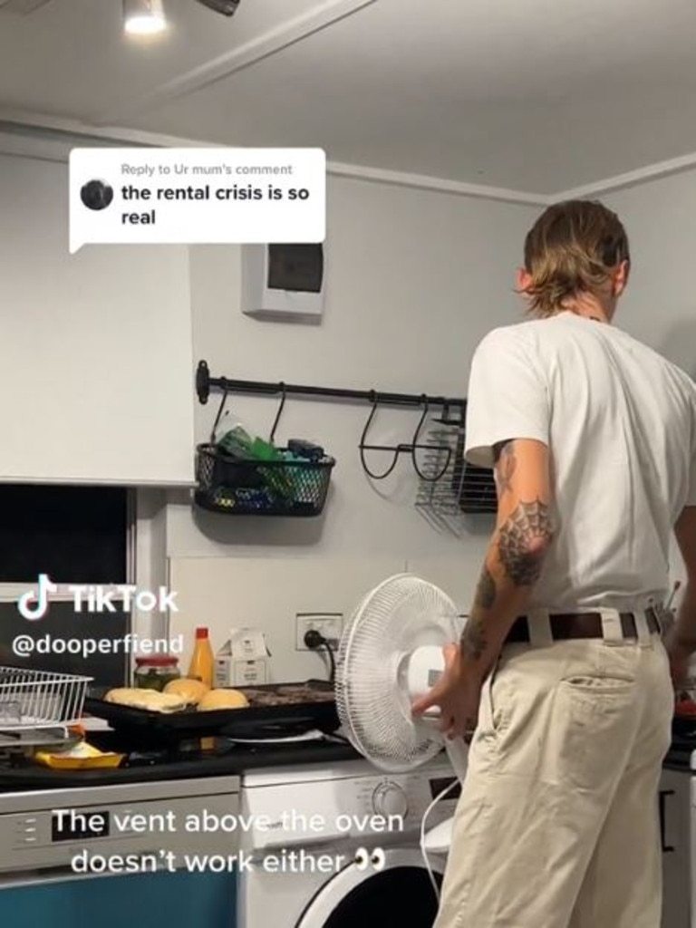 In another video, a desk fan is being used in place of a kitchen vent. Picture: @dooperfiend/TikTok