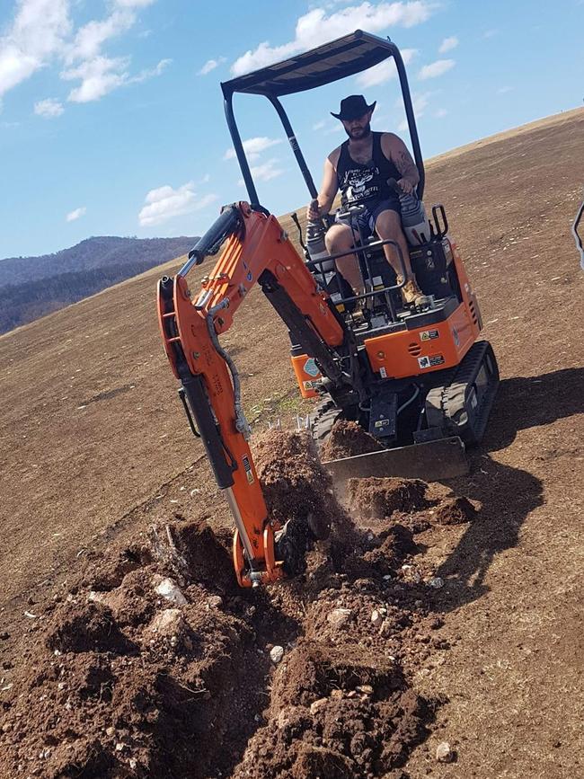 Mornington Peninsula carpenter Robert Johnstone has travelled to regional Victoria three times to help clear fire affected properties for free. Picture: Supplied