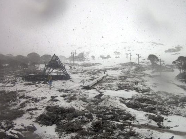 Heavy snow started to fall in the NSW Alps just before lunchtime today, including Charlotte Pass (above). Picture: Ski.com.au