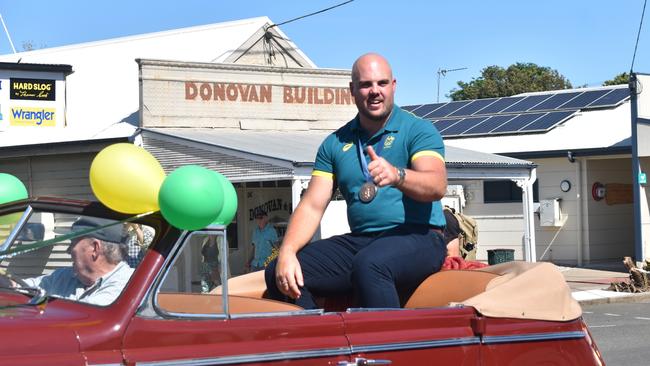 Matt Denny thumbs up's the adoring crowd (Photo: NRM)