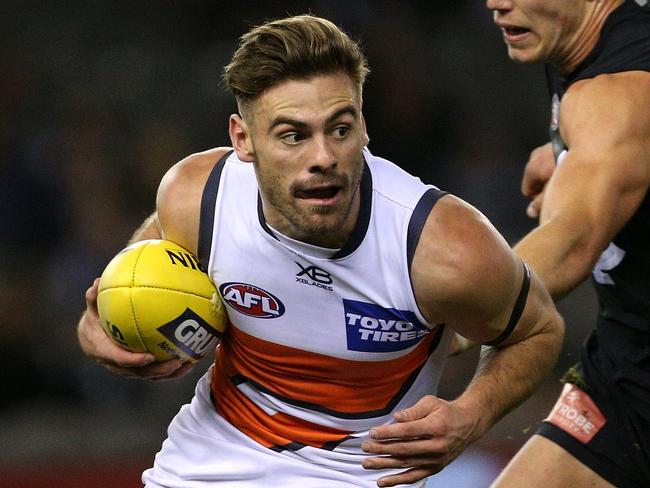 Stephen Coniglio of the Giants (left) under pressure from Patrick Cripps of the Blues during the Round 20 AFL match between the Carlton Blues and the Greater Western Sydney (GWS) Giants at Etihad Stadium in Melbourne, Sunday, August 5, 2018. (AAP Image/Hamish Blair) NO ARCHIVING, EDITORIAL USE ONLY