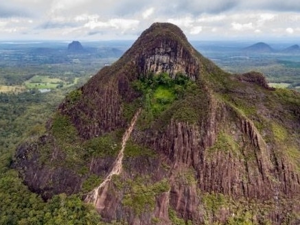 A Queensland Fire and Rescue remote rescue team is on its way up Mount Beerwah in difficult conditions attempting to reach a 25-year-old climber in difficulties.