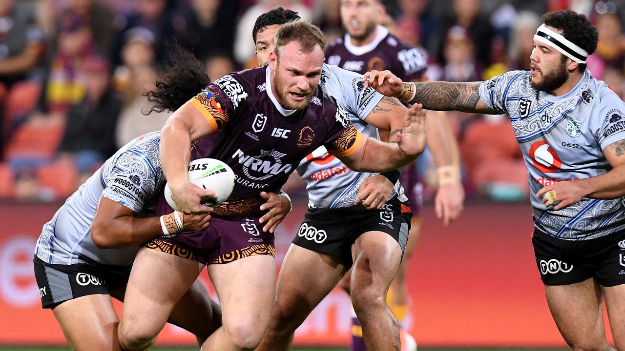 Matt Lodge of the Broncos takes on the Warriors