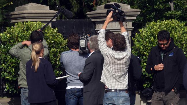 Media outside of Warne’s Melbourne home during Hurley’s 2011 visit.