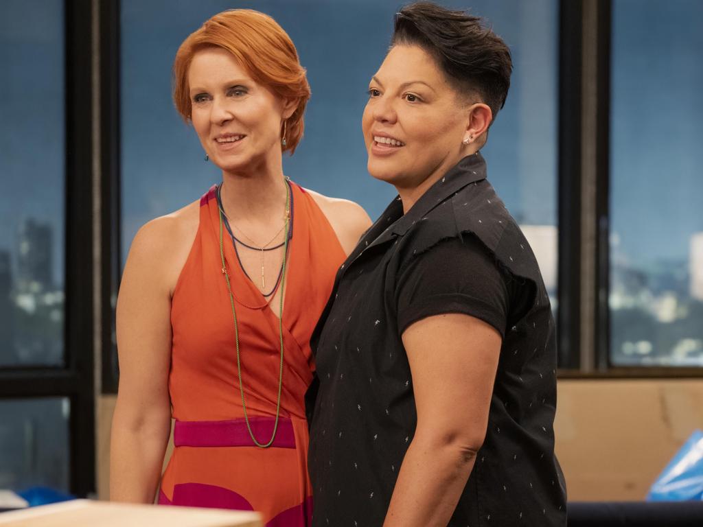 Cynthia Nixon’s Miranda and Sara Ramirez’s Che played love interests in And Just Like That. Picture: Binge/HBO Max