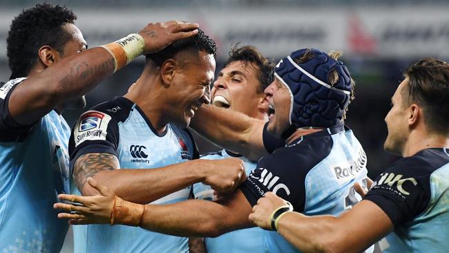 Israel Folau (2nd left) of the Waratahs is congratulated after scoring a try during the Round 13 Super Rugby match between the NSW Waratahs and the Melbourne Rebels at Allianz Stadium in Sydney, Sunday, May 21, 2017. (AAP Image/Paul Miller) NO ARCHIVING, EDITORIAL USE ONLY