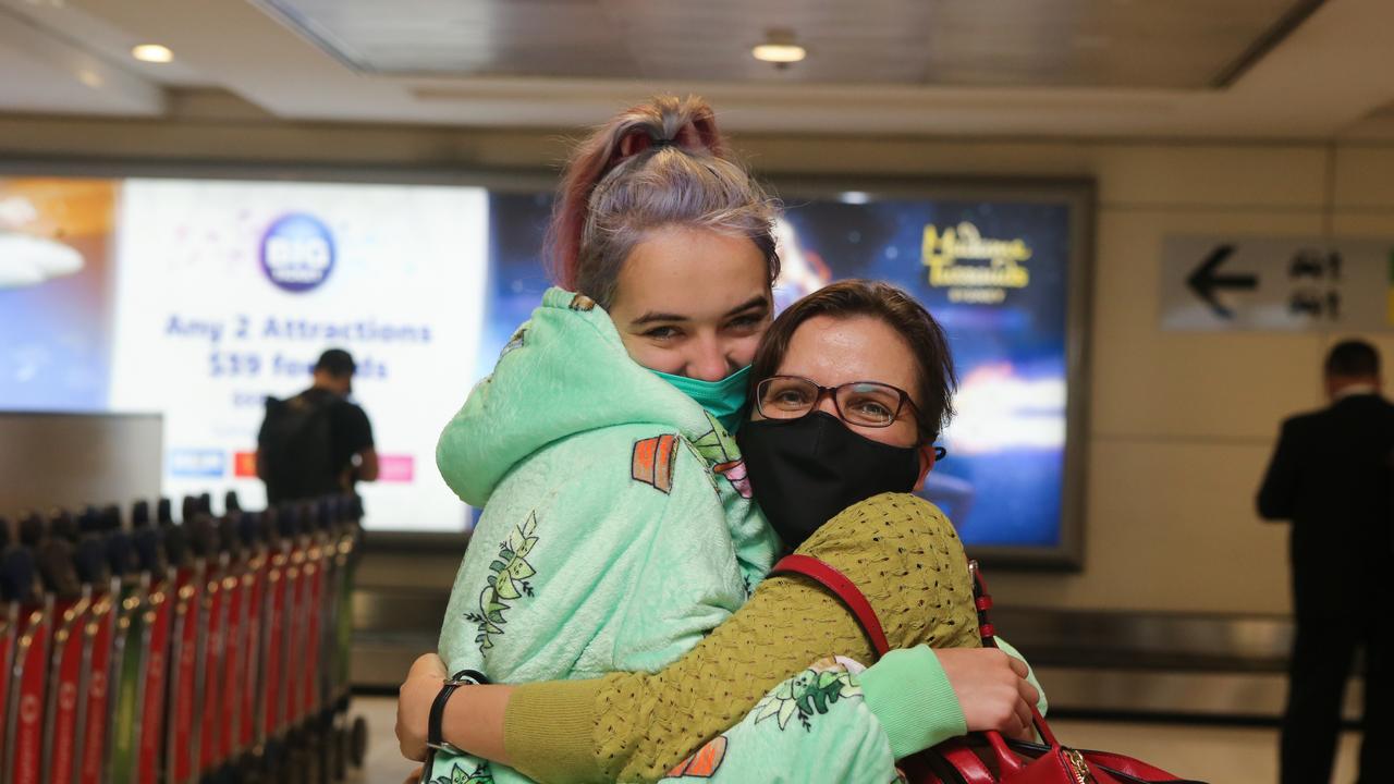 Bridie Carmichael and her Aunty Stephanie Ewart, who arrived from Brisbane. Picture: NCA NewsWire / Gaye Gerard