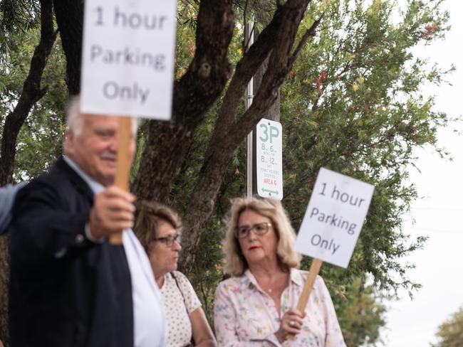 Residents in Hardie St, Mascot, make their feelings known. Picture: Flavio Brancaleone