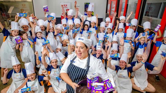 Danielle Dixon with local Girl Guides preparing food at FareShare, Morningside. PICTURE: AAP/Richard Walker